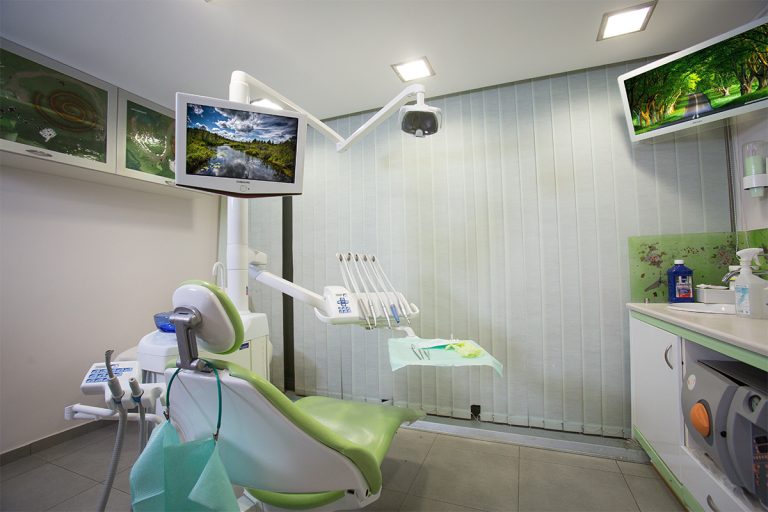 Στέλιος Χατζάκης οδοντίατρος